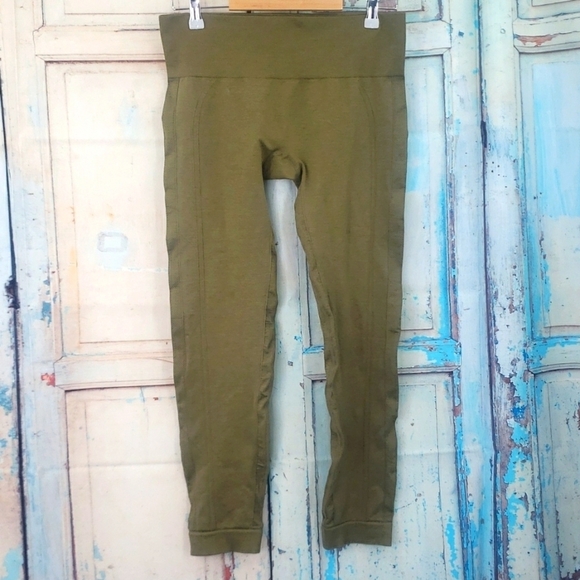 Zyia Active Cropped Army Green Leggings - Picture 1 of 6